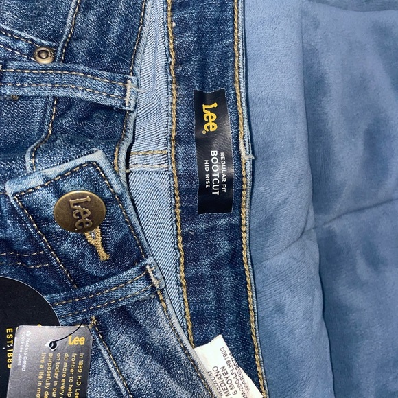 ***NEW WITH TAGS - NEVER WORN ***
Lee Regular fit boot cut blue jeans size 6 - Picture 6 of 8